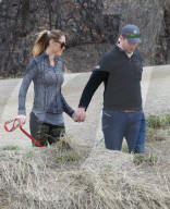 EXKLUSIV - Eric Trump mit seiner schwangeren Frau Lara unterwegs im schneearmen Aspen