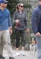 EXKLUSIV - Eric Trump mit seiner schwangeren Frau Lara unterwegs im schneearmen Aspen