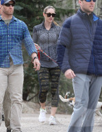 EXKLUSIV - Eric Trump mit seiner schwangeren Frau Lara unterwegs im schneearmen Aspen