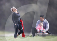 PEOPLE - Die Familie ist auch ein Fitness-Klub: Kerry Katona