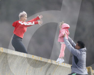 PEOPLE - Die Familie ist auch ein Fitness-Klub: Kerry Katona