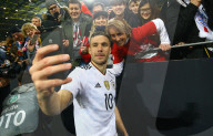 NEWS - Fussballstar Lukas Podolski verabschiedet sich von der deutschen National-Elf