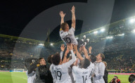 NEWS - Fussballstar Lukas Podolski verabschiedet sich von der deutschen National-Elf