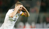 NEWS - Fussballstar Lukas Podolski verabschiedet sich von der deutschen National-Elf