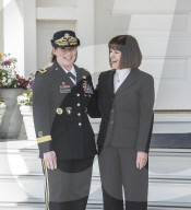 NEWS - Washington: Second Lady Karen Pence empfängt Frauen aus dem Armeedienst