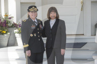 NEWS - Washington: Second Lady Karen Pence empfängt Frauen aus dem Armeedienst