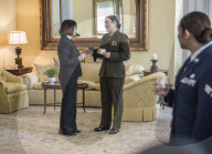 NEWS - Washington: Second Lady Karen Pence empfängt Frauen aus dem Armeedienst