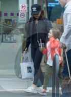 EXKLUSIV - Victoria und Harper Beckham shoppen in Notting Hill