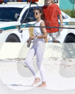 PEOPLE - Jasmine Tookes steht in Miami für Victoria Secret vor der Linse