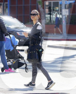 PEOPLE - Gute Laune bei Cara Santana in Los Angeles