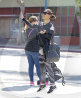 PEOPLE - Gute Laune bei Cara Santana in Los Angeles