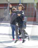 PEOPLE - Gute Laune bei Cara Santana in Los Angeles