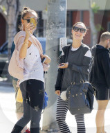 PEOPLE - Gute Laune bei Cara Santana in Los Angeles