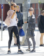 PEOPLE - Gute Laune bei Cara Santana in Los Angeles