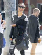 PEOPLE - Gute Laune bei Cara Santana in Los Angeles
