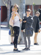 PEOPLE - Gute Laune bei Cara Santana in Los Angeles