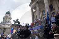 PEOPLE - March of Europe: In Berlin demonstrieren 4000 Menschen fÃ¼r Europa