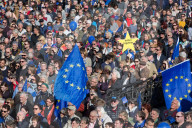 PEOPLE - March of Europe: In Berlin demonstrieren 4000 Menschen für Europa