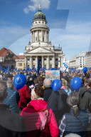 PEOPLE - March of Europe: In Berlin demonstrieren 4000 Menschen für Europa