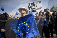 PEOPLE - March of Europe: In Berlin demonstrieren 4000 Menschen für Europa