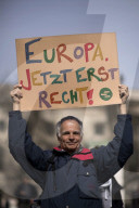 PEOPLE - March of Europe: In Berlin demonstrieren 4000 Menschen für Europa
