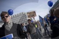 PEOPLE - March of Europe: In Berlin demonstrieren 4000 Menschen für Europa