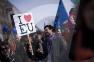 PEOPLE - March of Europe: In Berlin demonstrieren 4000 Menschen für Europa