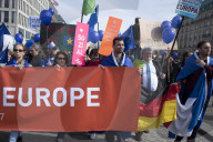 PEOPLE - March of Europe: In Berlin demonstrieren 4000 Menschen für Europa