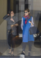 PEOPLE - Königin Letizia mit ihrer Stylistin Eva in Madrid am Bummeln