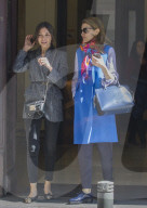 PEOPLE - Königin Letizia mit ihrer Stylistin Eva in Madrid am Bummeln