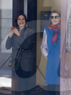PEOPLE - Königin Letizia mit ihrer Stylistin Eva in Madrid am Bummeln