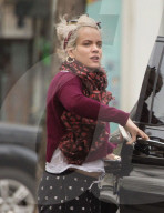EXKLUSIV - Lily Allen bummelt in London
