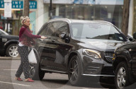 EXKLUSIV - Lily Allen bummelt in London