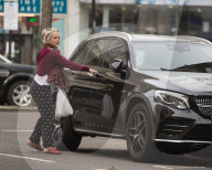 EXKLUSIV - Lily Allen bummelt in London