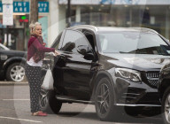 EXKLUSIV - Lily Allen bummelt in London