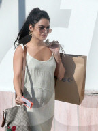 PEOPLE - Vanessa Hudgens bummelt in Hollywood