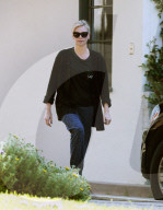 EXKLUSIV - Charlize Theron muss ihre kleine August einfangen