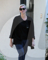 EXKLUSIV - Charlize Theron muss ihre kleine August einfangen