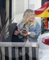 PEOPLE - Gute Stimmung bei Hilary Duff und mike Comrie in Beverly Hills
