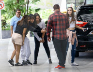 PEOPLE - Louis Tomlinson wird von Fans umgarnt