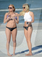 PEOPLE - Kate England und Naomi Wood sonnen sich in Miami