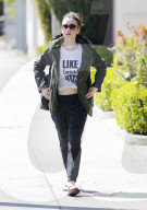 PEOPLE - Lily Collins auf dem Weg in den Beauty Salon