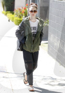 PEOPLE - Lily Collins auf dem Weg in den Beauty Salon