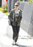 PEOPLE - Lily Collins auf dem Weg in den Beauty Salon