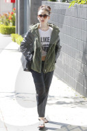 PEOPLE - Lily Collins auf dem Weg in den Beauty Salon