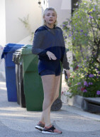 PEOPLE - Make-Up Free: Chloe Moretz winkt die Paparazzis weg