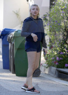 PEOPLE - Make-Up Free: Chloe Moretz winkt die Paparazzis weg