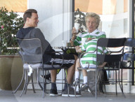 PEOPLE - Rod Stewart geht mit seinem kleinen Sohn Kaffeetrinken