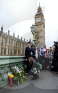 NEWS - London: Gedenken an die Opfer der Terrorattacke in Westminster