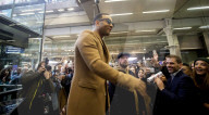 PEOPLE - John Legend spielt am Elton John Piano in St. Pancras Station in London